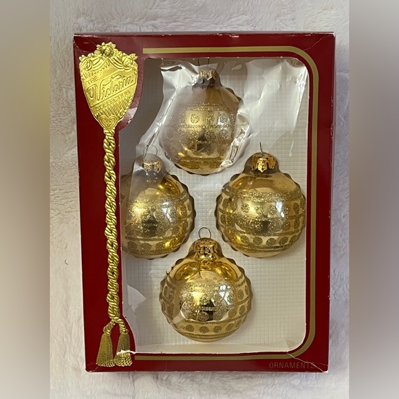 4 VTG Victoria Collection Gold Glitter Dots & Lines Ball Christmas Ornaments - Picture 1 of 13